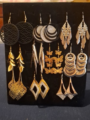 Dangling earrings set of 10 pairs with stand, new, gold and silver