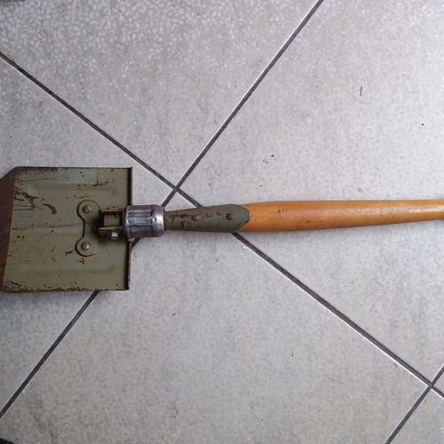 Folding Shovel used, very good condition