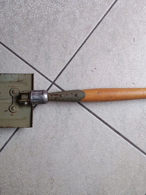 Folding Shovel used, very good condition
