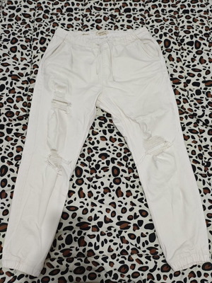 Pull & Bear white pants with rips size L like new