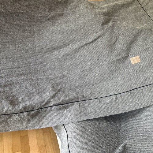 Set of 2 Guy Laroche sofa throws like new, winter