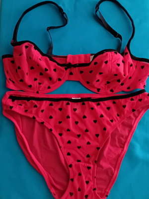 Sexy lingerie set M/74C red with black hearts new