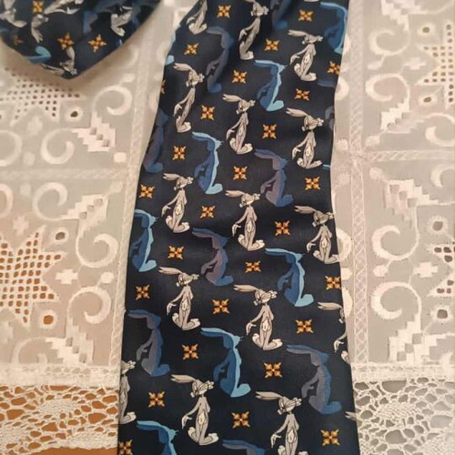 Bugs Bunny tie like new