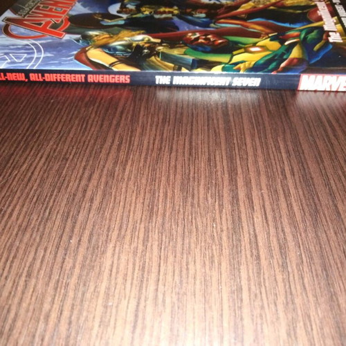 Avengers The Magnificent Seven paperback σαν καινούργιο, στα αγγλικά