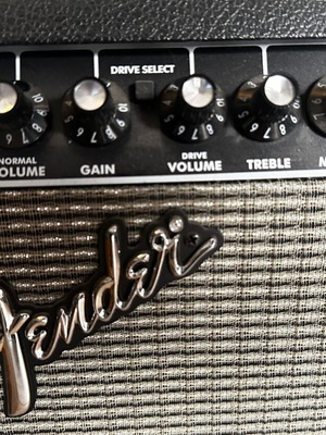 Fender Frontman 15G amplifier