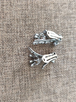 Clip-on earrings like new