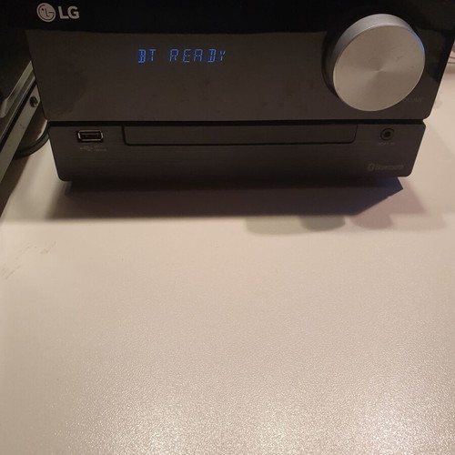 LG CM 2460 100 Watt Mini Hi Fi used with speakers