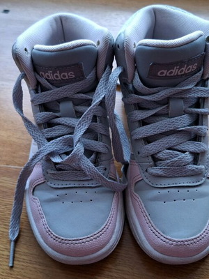 Αθλητικά κοριτσίστικα μποτάκια Adidas νούμερο 30 σαν καινούργια, γκρι ροζ