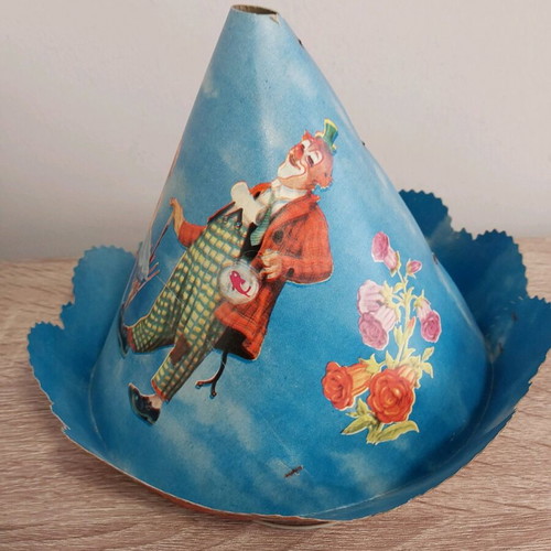 Pierrot paper hats 1970 like new, pack