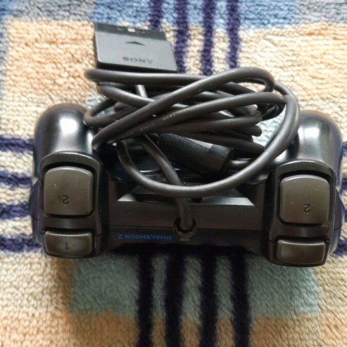 PlayStation 2 original controller used with good analog sticks
