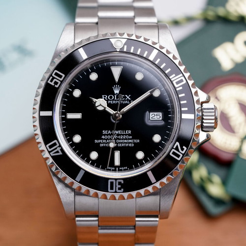 Rolex Sea Dweller 16600 40mm like new, full set with solid links