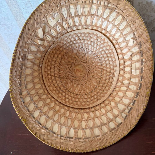 Vintage hat like new, traditional Asian straw beige