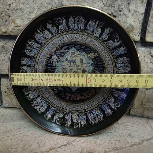 Glass souvenir wall plate like new