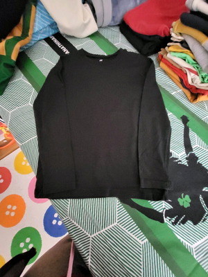 Long-sleeve shirts used, pack