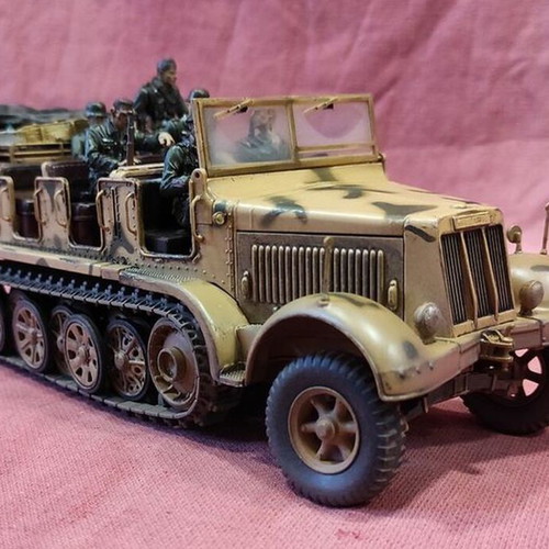 COLLECTIBLE metal version of the tracked vehicle "German Sd.Kfz.7 Half-Track"132 OUT OF STOCK.