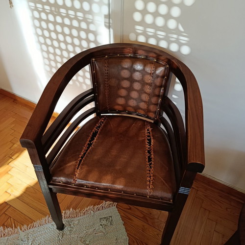 Antique dining set with round table and chairs used