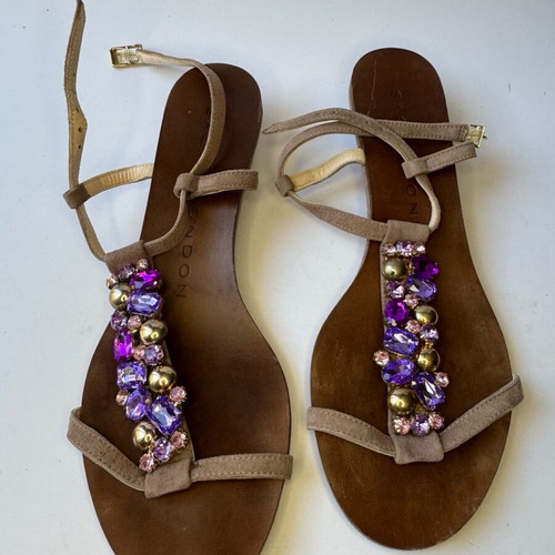 Flat sandals with purple stones and suede strap like new