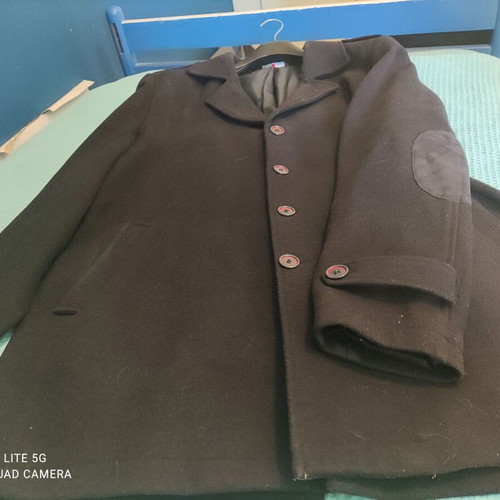 Montgomery men's coat 50% wool 50% trevira like new, leather sleeves