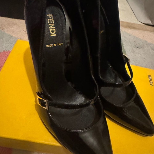 Fendi black pumps size 38 like new