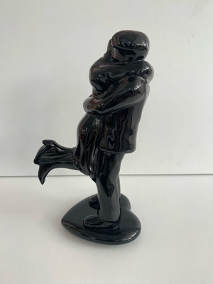 Porcelain statue of embrace used, 30 cm with small break
