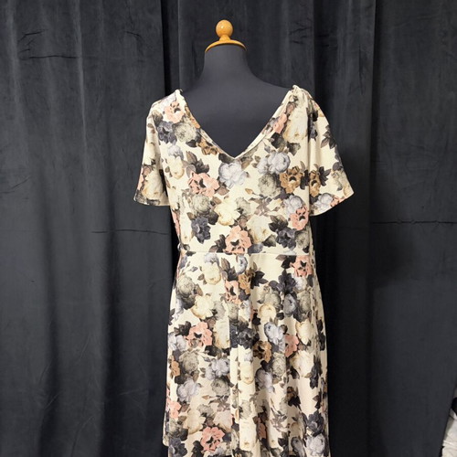 Floral dress M/L with waist hooks for belt