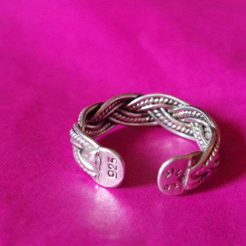 Silver 925 adjustable ring like new