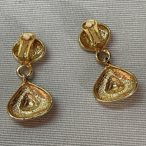 Vintage gold-tone clip-on drop earrings 80s style