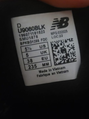 New Balance 9060 sneakers like new, size 38, black and grey