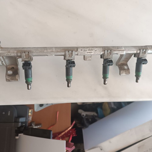 Fuel rail with injectors for Ford Fiesta '02-'08 like new