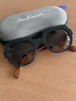 Anne et Valentin Seydoux 1805 Sunglasses like new, multicolor