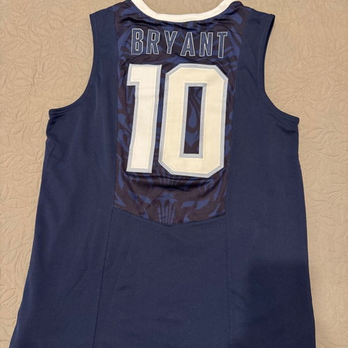 Kobe Bryant jersey like new