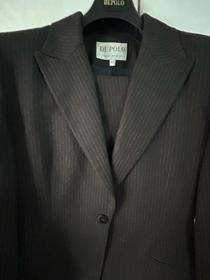 Depolo suit like new, 88% wool with silver stripe
