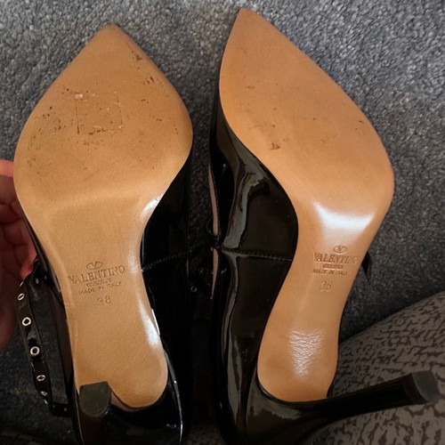 Valentino Garavani leather pumps used, size 38, worn twice
