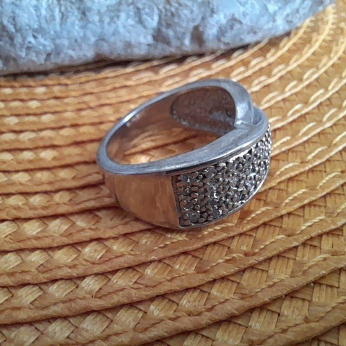 Silver 925 ring with zircons size 9.5 like new