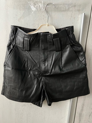 Stradivarius shorts used, black, size S
