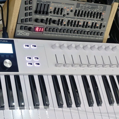 Roland JD-08 synthesizer like new