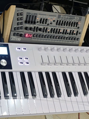 Roland JD-08 synthesizer σαν καινούργιο