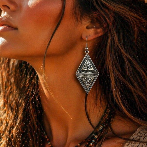 Double triangle earrings like new, gold color