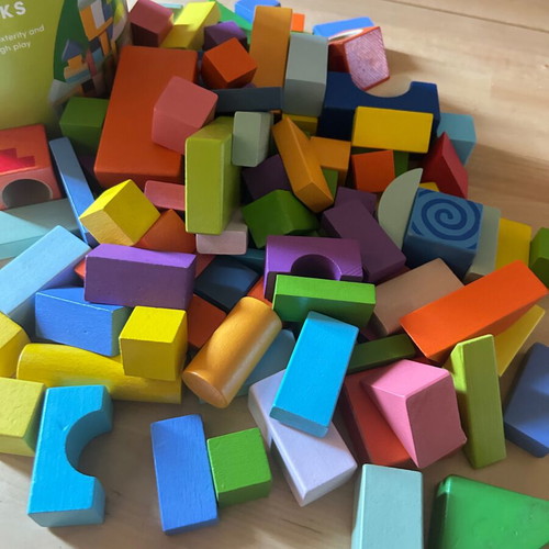 Wooden building blocks like new, 195 pieces, multicolored