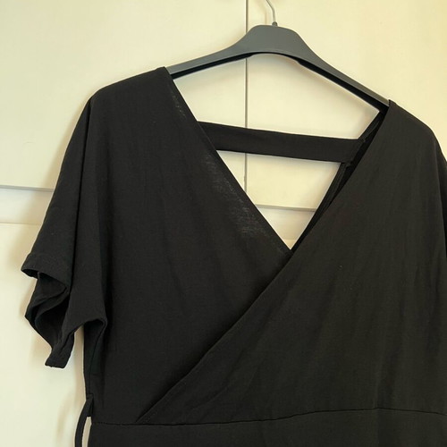 Black short-sleeve dress like new with back opening, size L
