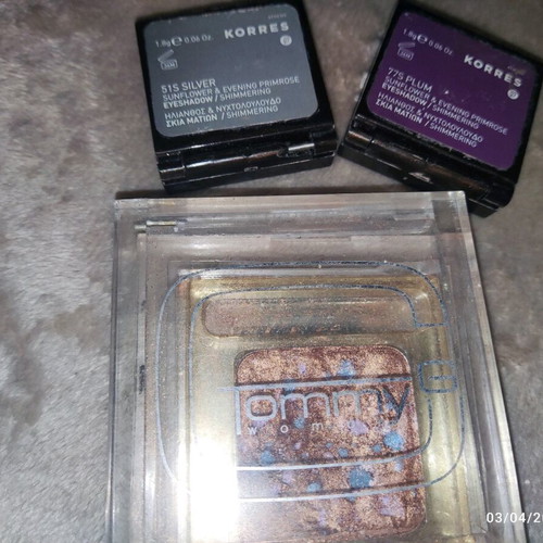 Set of branded eyeshadows used, complete package