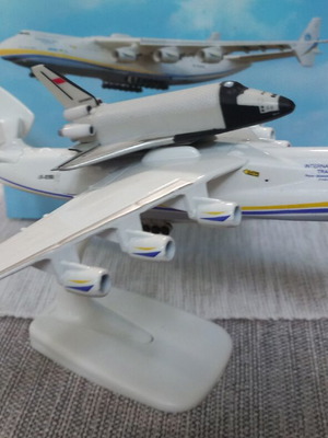 Antonov An-225 and Buran space shuttle model like new