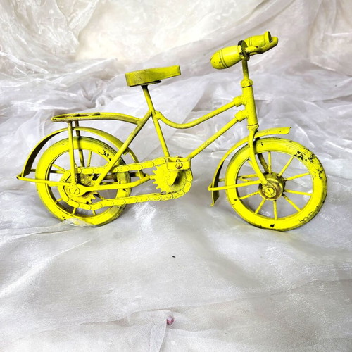 Set of 2 vintage decorative metal bicycles like new, yellow