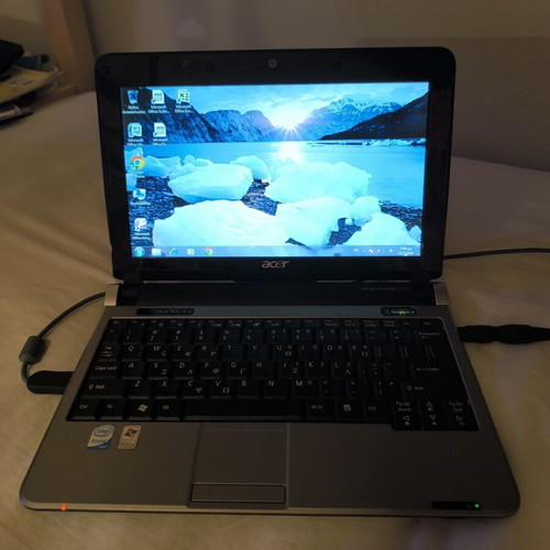 Acer KAV10 Netbook like new, Intel Atom, 160GB HDD, 1GB RAM, Windows 7