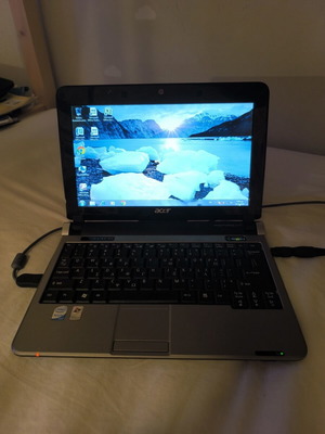 Acer KAV10 Netbook like new, Intel Atom, 160GB HDD, 1GB RAM, Windows 7