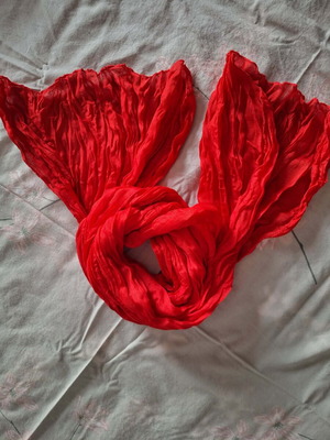 Women's scarves, red