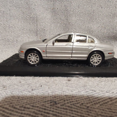 Jaguar X Type 2001 metal miniature model, like new