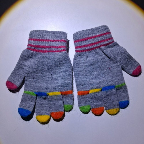 Children's gloves like new with colorful details