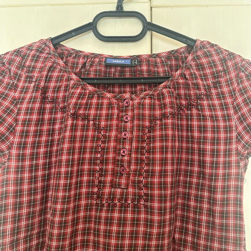 Mexx women's blouse like new, size M, black and red