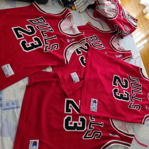 Chicago Bulls NBA jersey used Michael Jordan 23 size Medium